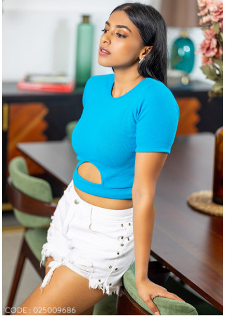 FRONT DETAIL BLUE TOP